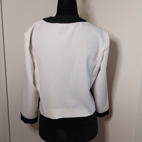 Stylish Spring/Fall Cropped Color-block Jacket - Picture 2 of 3